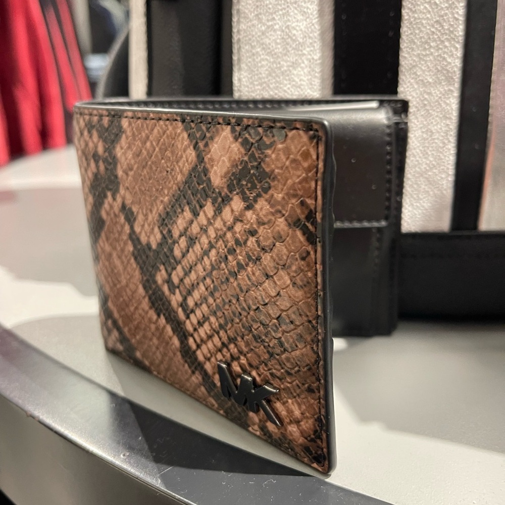 MICHAEL KORS Cyrus Snake Embossed Billfold Wallet With Coin Pouch
Driftwood
NWT - Picture 10 of 16
